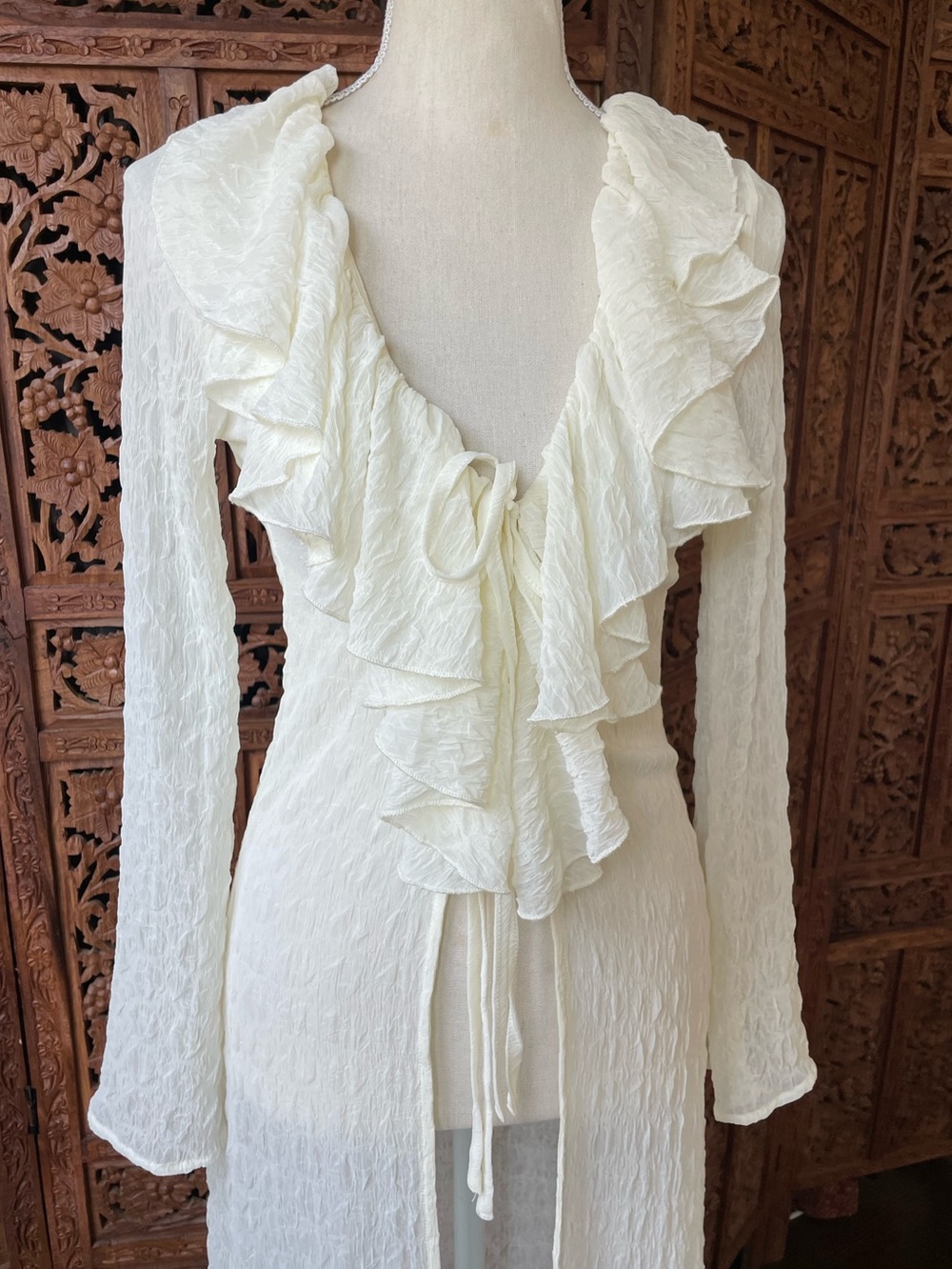 Hesperus White Textured Ruffle Duster - Picture 5 of 10